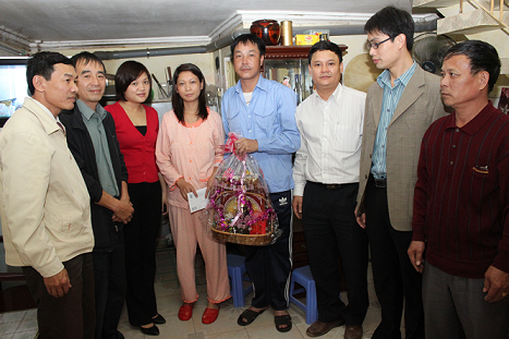 6.2 Tham va tang qua CBCNVLD co hoan canh kho khan CT6.bmp