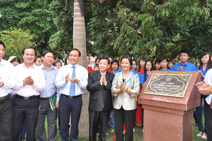 Gan bien Vuon hoa Ly Tu Trong 2.jpg